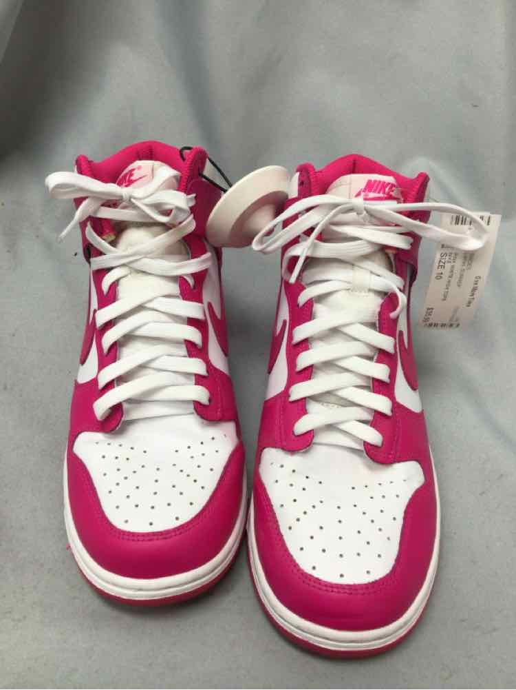 NIKE SIZE 10 Ladies SHOES