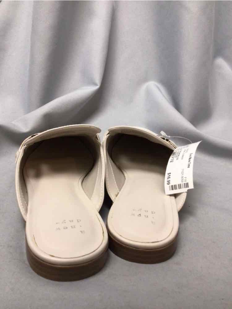 A NEW DAY SIZE 9 1/2 Ladies SHOES