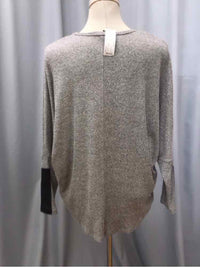 FIFTEEN TWENTY SIZE SMALL Ladies TOP