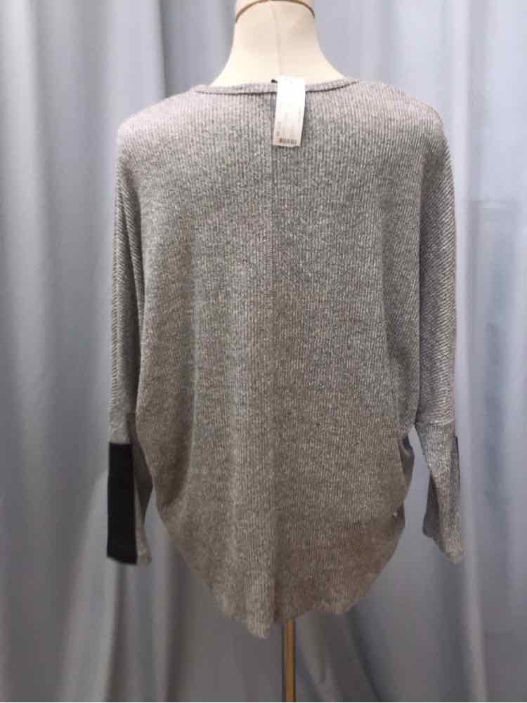 FIFTEEN TWENTY SIZE SMALL Ladies TOP