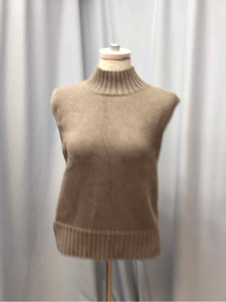 ABERCROMBIE & FITCH SIZE MEDIUM Ladies TOP