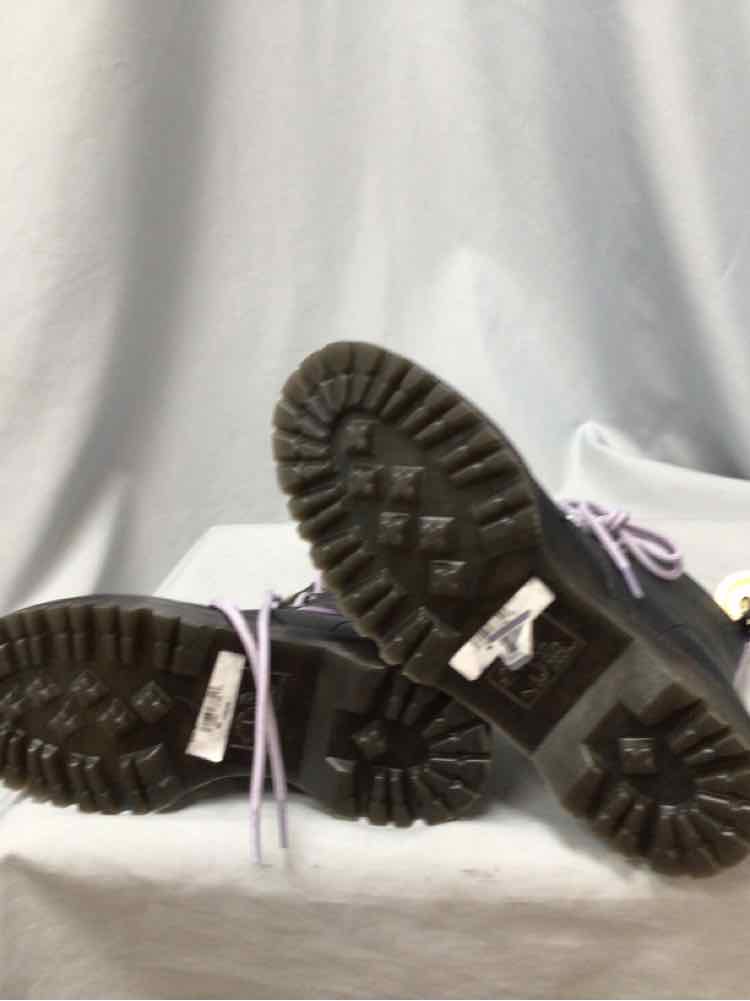 DOC MARTENS SIZE 9 Ladies SHOES