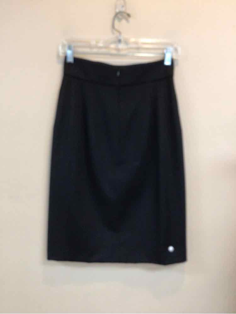 AKRIS SIZE 4 Ladies SKIRT