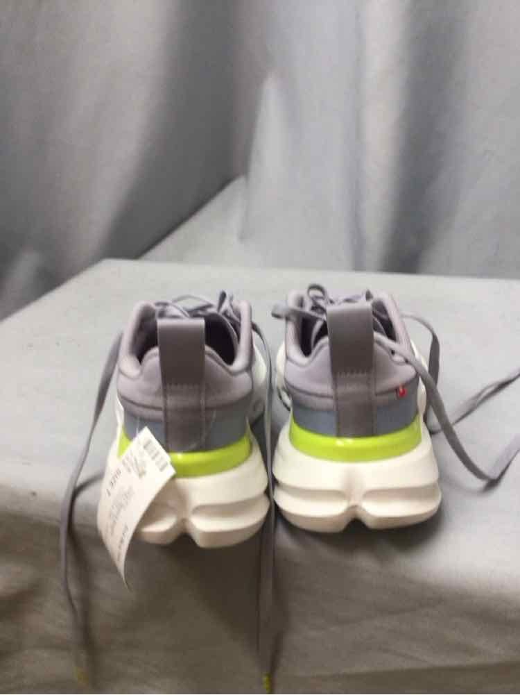 ON CLOUD SIZE 7 Ladies SHOES