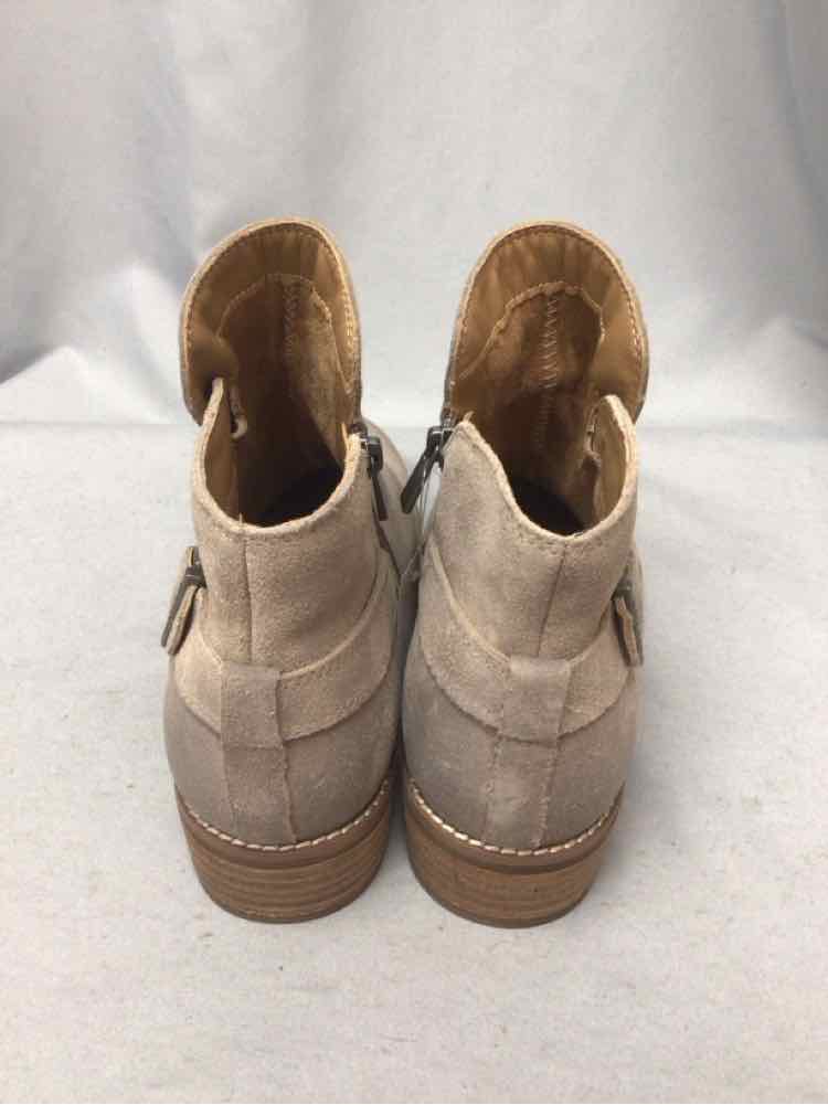 EARTH SIZE 9 Ladies SHOES