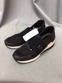 MICHAEL KORS SIZE 7 1/2 Ladies SHOES