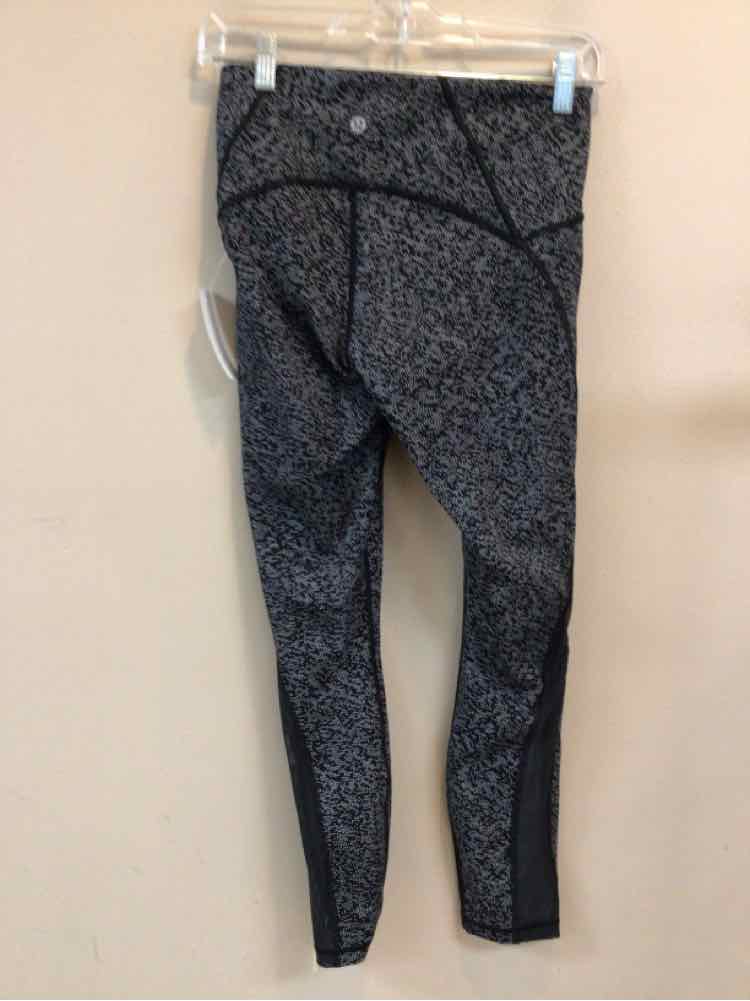 LULULEMON SIZE 6 Ladies EXERCISE