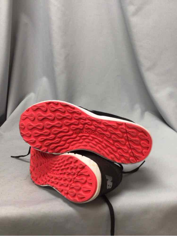 NEW BALANCE SIZE 8 Ladies SHOES