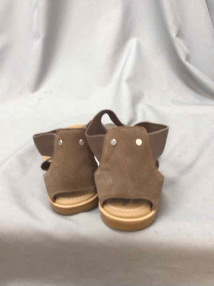 NATURALIZER SIZE 10 Ladies SHOES