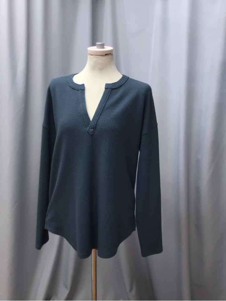 LILLA P SIZE LARGE Ladies TOP