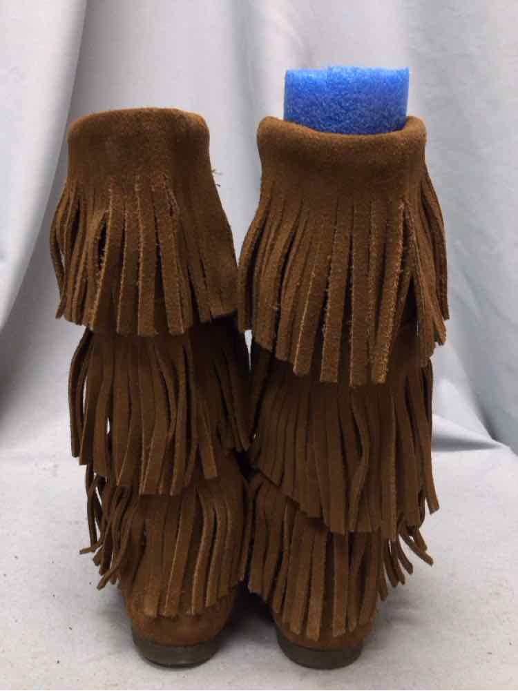 MINNETONKA SIZE 8 Ladies SHOES