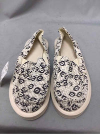 SANUK SIZE 7 Ladies SHOES