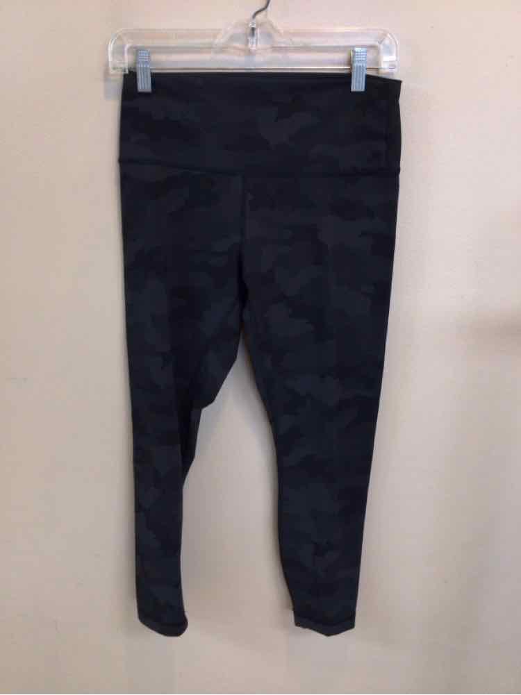 LULULEMON SIZE 10 Ladies EXERCISE