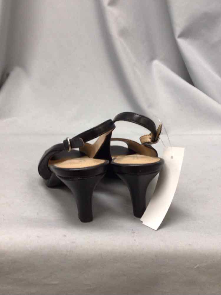 NATURALIZER SIZE 7 1/2 Ladies SHOES