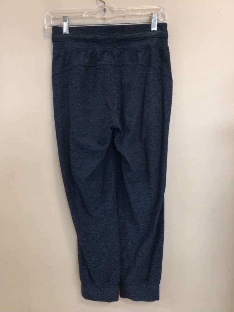 LULULEMON SIZE 4 Ladies EXERCISE