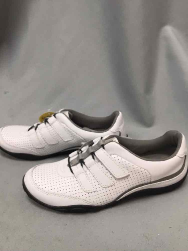 CLARKS SIZE 6 1/2 Ladies SHOES