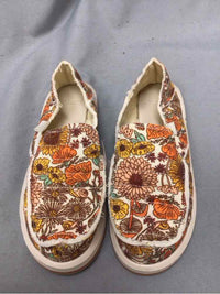 SANUK SIZE 7 Ladies SHOES
