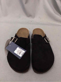 UNIVERSAL THREAD SIZE 7 Ladies SHOES