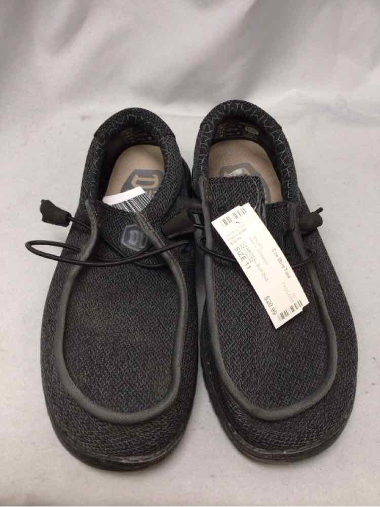 SIZE 11 HEY DUDE Men's SHOES