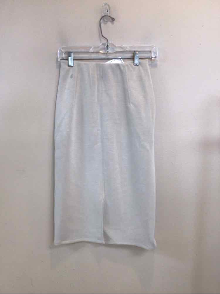 LULULEMON SIZE 4 Ladies SKIRT