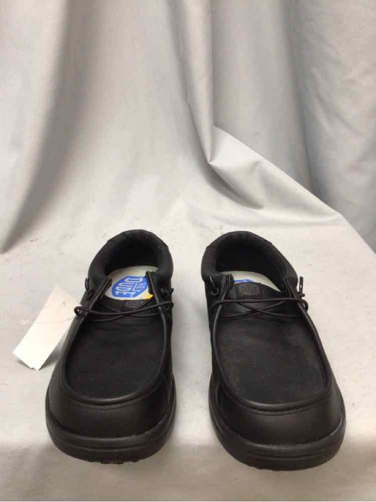 HEY DUDE SIZE 9 Ladies SHOES