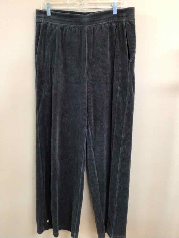 LULULEMON SIZE 12 Ladies EXERCISE