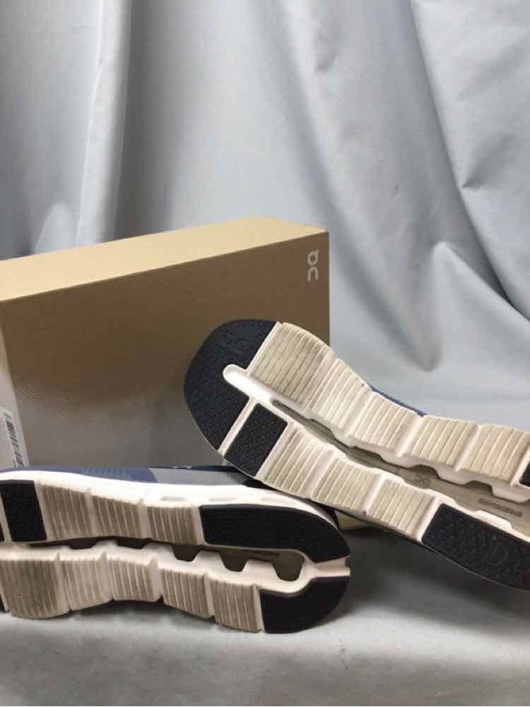 SIZE 10 1/2 ON CLOUD Men's SHOES