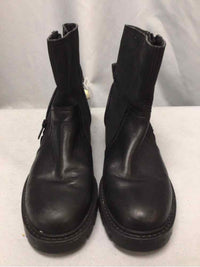 UGG SIZE 7 Ladies SHOES