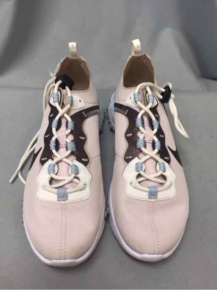 NIKE SIZE 9 Ladies SHOES