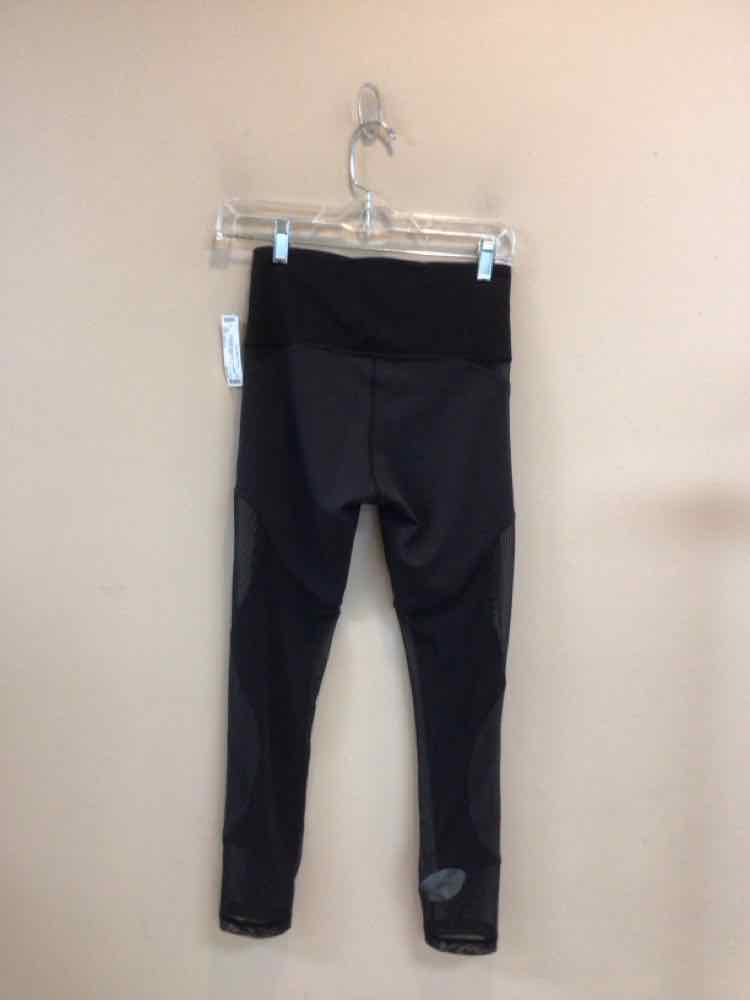 LULULEMON SIZE 6 Ladies EXERCISE