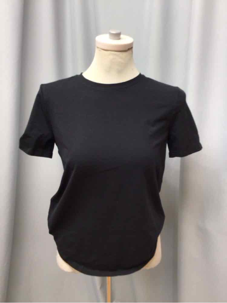 LULULEMON SIZE 4 Ladies EXERCISE