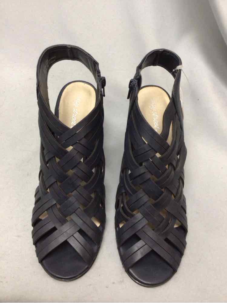 EASY STREET SIZE 12 Ladies SHOES