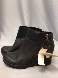 SOREL SIZE 9 1/2 Ladies SHOES
