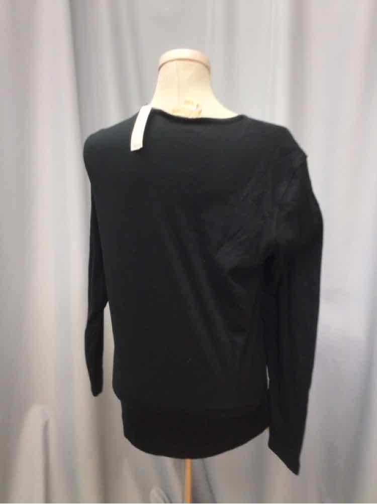 M&C SPORTSWEAR SIZE LARGE Ladies TOP