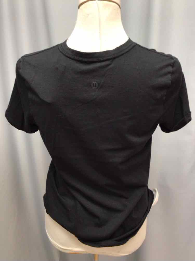 LULULEMON SIZE 4 Ladies EXERCISE