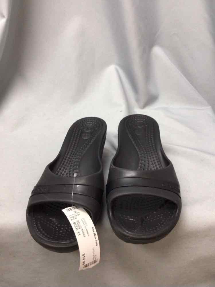 CROCS SIZE 11 Ladies SHOES