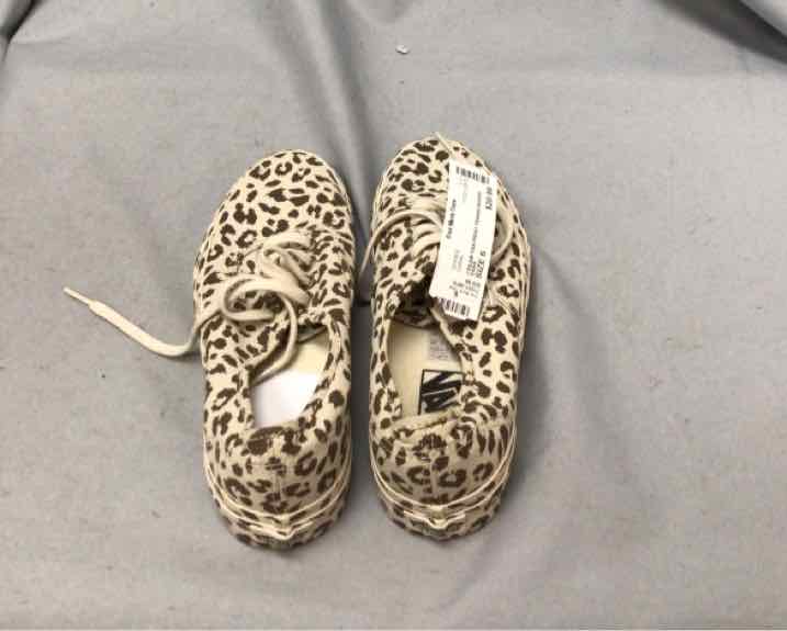 VANS SIZE 6 Ladies SHOES