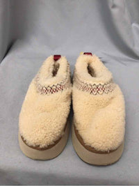 UGG SIZE 11 Ladies SHOES