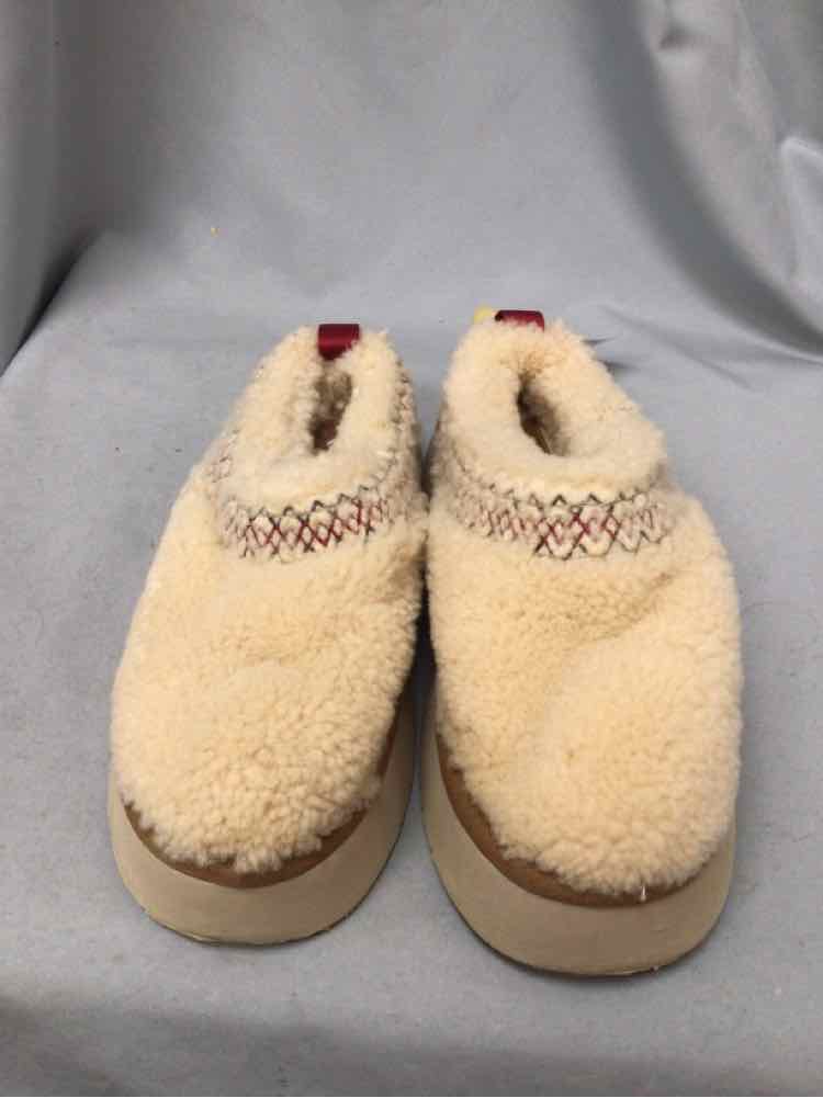 UGG SIZE 11 Ladies SHOES