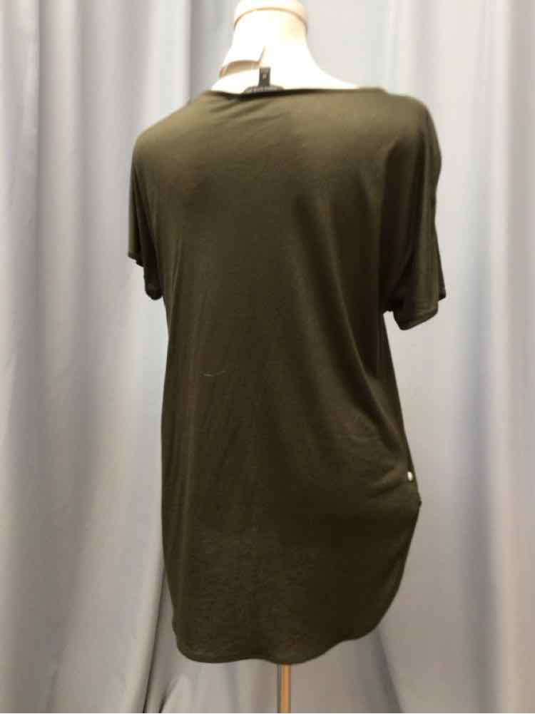 BANANA REPUBLIC SIZE MEDIUM Ladies TOP