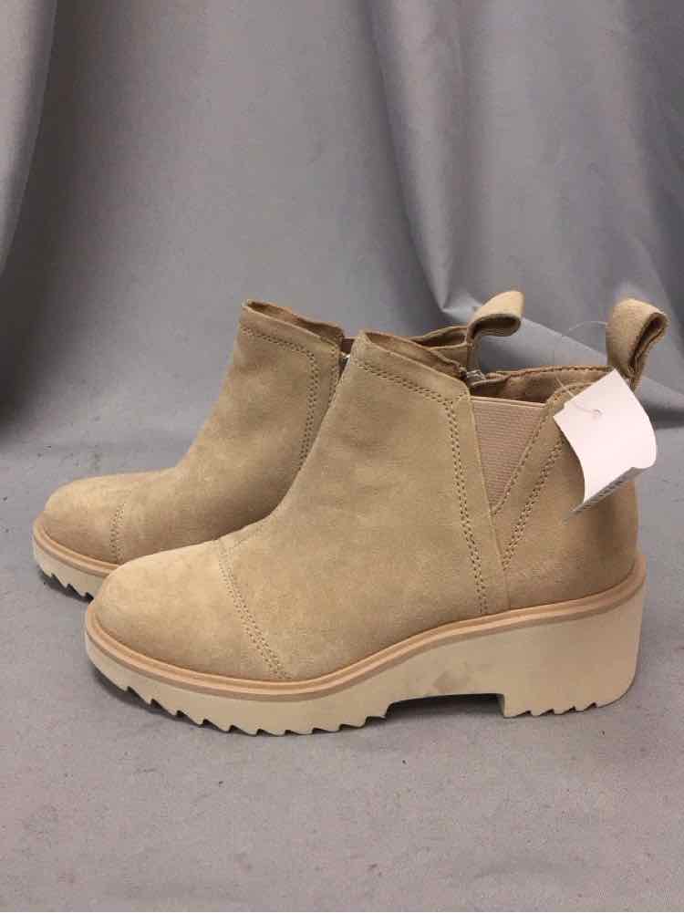 TOMS SIZE 6 1/2 Ladies SHOES