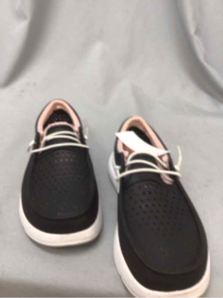 REEF SIZE 7 Ladies SHOES
