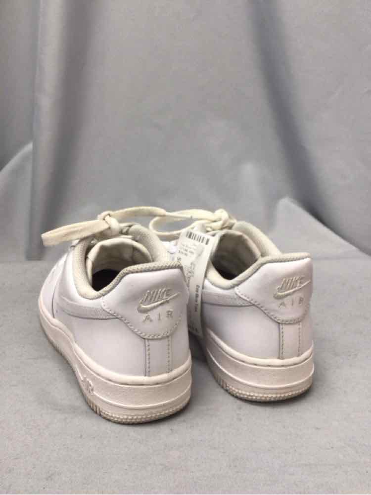 NIKE SIZE 6 Ladies SHOES