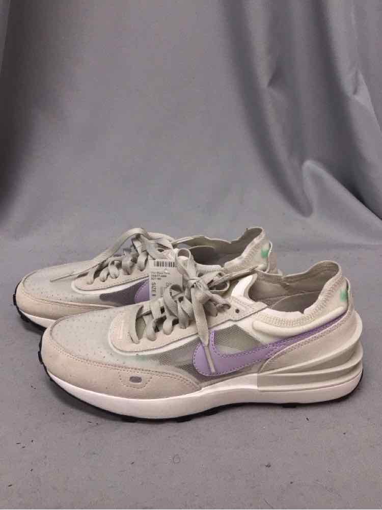 NIKE SIZE 8 Ladies SHOES