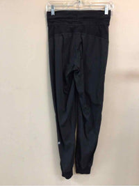LULULEMON SIZE 4 Ladies EXERCISE