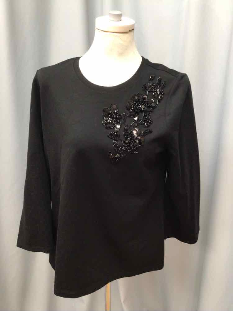 CHICOS SIZE MEDIUM Ladies TOP