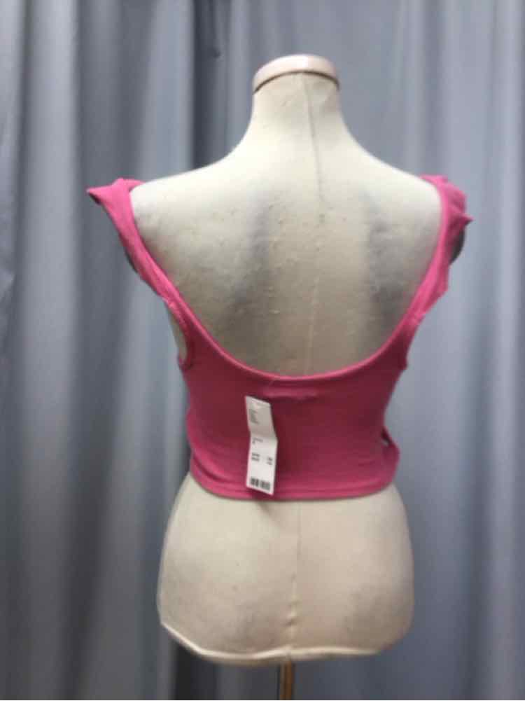 URBAN OUTFITTERS SIZE MEDIUM Ladies TOP