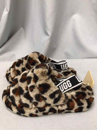 UGG SIZE 6 Ladies SHOES