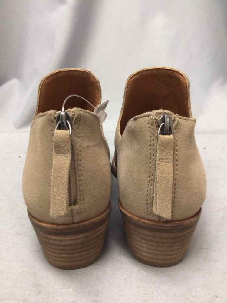 LUCKY SIZE 7 1/2 Ladies SHOES