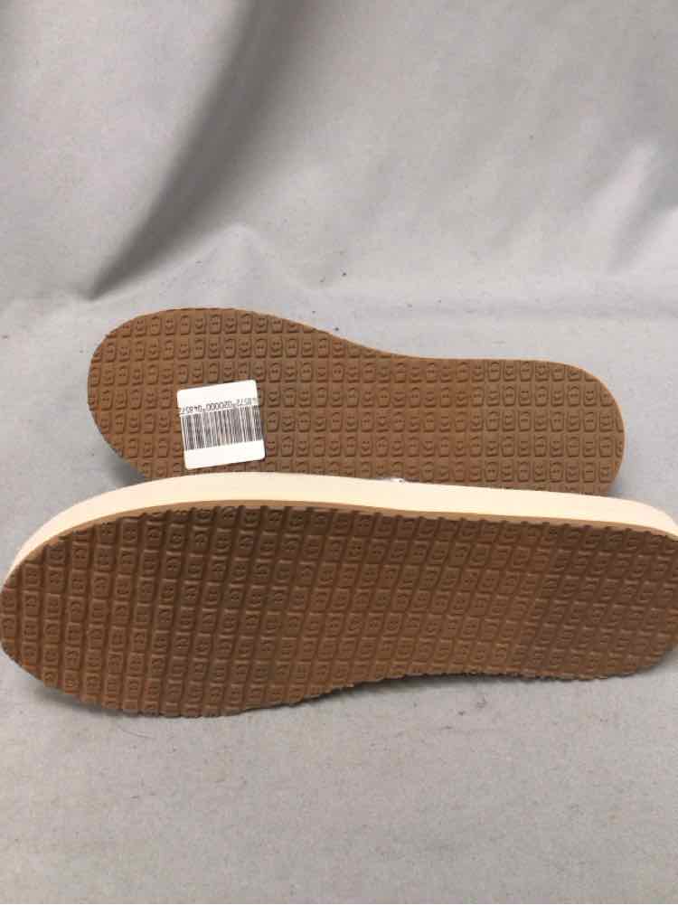 SANUK SIZE 7 Ladies SHOES